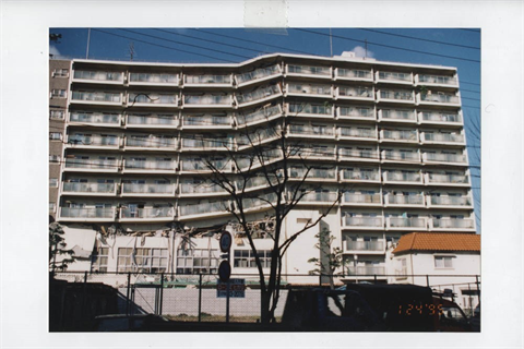 1層左部分が店舗部分で壁が少なく、鉛直余力が右部分より少なかったかと思われる。（写真-2）