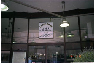 [写真4]&nbsp;1階のBar:&nbsp;Crazy&nbsp;Tower