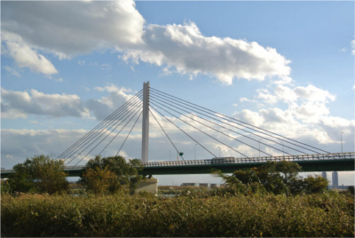 [写真1]近年はケーブルを利用した斜張橋なども多い